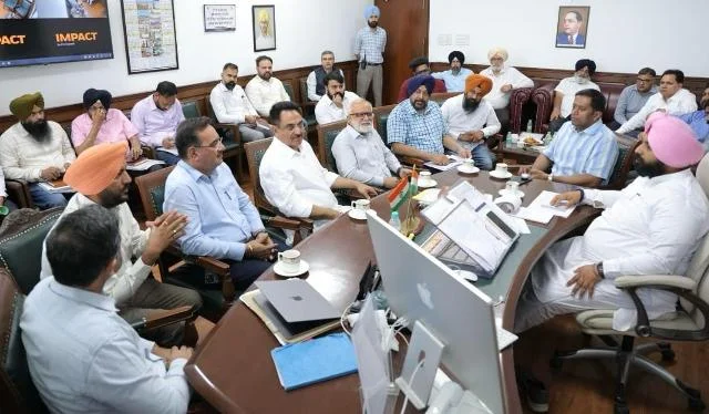 उच्च शिक्षा मंत्री बैंस का निर्देश - निजी कॉलेजों के अपग्रेडेशन में लाएं तेजी