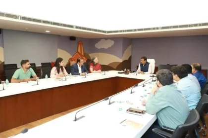 देहरादून एयरपोर्ट पर रात्रि लैंडिंग सुविधा की मांग, सचिव ने दिया सकारात्मक संकेत