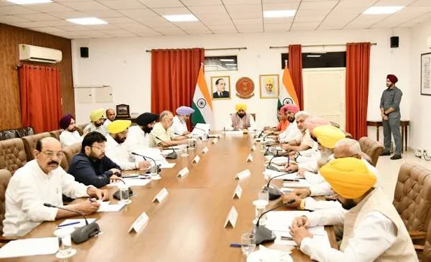 पंजाब सरकार ने दुकान एवं व्यावसायिक प्रतिष्ठान अधिनियम में ढील दी