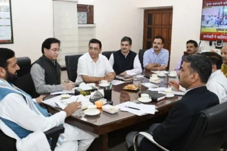 रोजगार बढ़ाने को सैनी ने कुलपतियों को दिए निर्देश