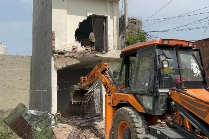 लुधियाना प्रशासन ने ढहाई तस्करों की अवैध संपत्तियां