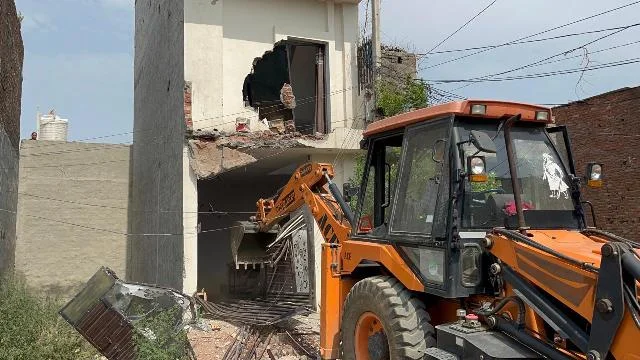 लुधियाना प्रशासन ने ढहाई तस्करों की अवैध संपत्तियां