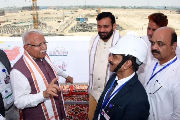 सैनी और मनोहर लाल ने शनिवार को की परमाणु परियोजना की समीक्षा