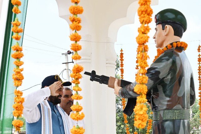 CM ने शहीदों के सम्मान में बाढ़डा विधानसभा क्षेत्र में प्रतिमा का अनावरण किया