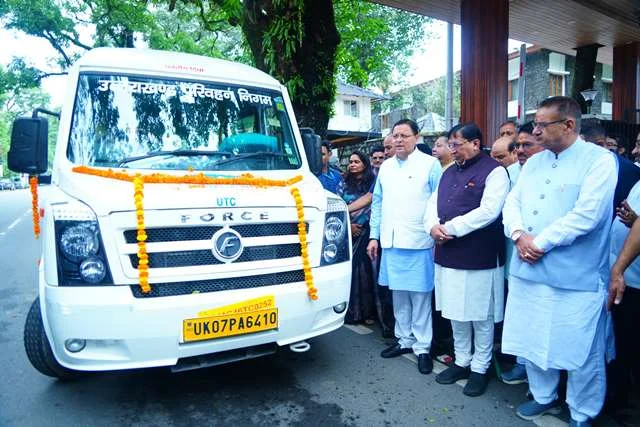 उत्तराखंड में शुरू हुईं 20 एसी टैम्पो ट्रेवलर सेवाएं