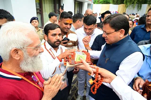 उत्तराखंड से कैलाश यात्रा शुरू, CM ने किया विदा