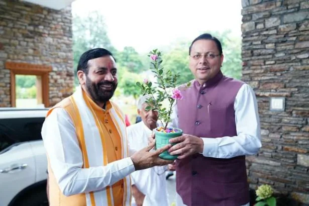 देवभूमि का प्रसाद पाकर सैनी हुए गदगद, धामी ने किया सम्मानित