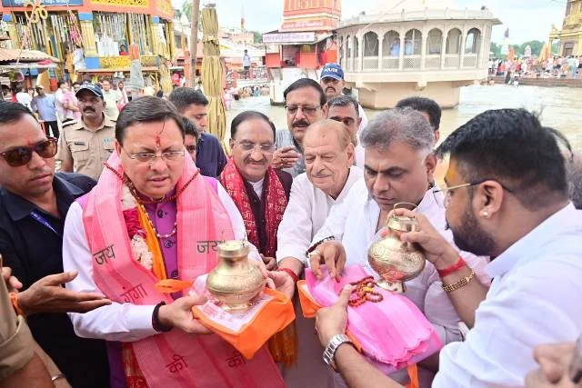 धामी ने हर की पौड़ी पर विशेष पूजा कर उत्तराखंड की समृद्धि का किया आह्वान