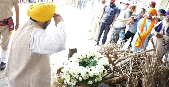 पैतृक गांव में विश्वप्रसिद्ध धावक फौजा सिंह का अंतिम संस्कार