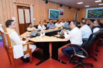 मुख्यमंत्री धामी ने अधिकारियों के साथ की ग्राउंडिंग सेरेमनी की तैयारियों की समीक्षा