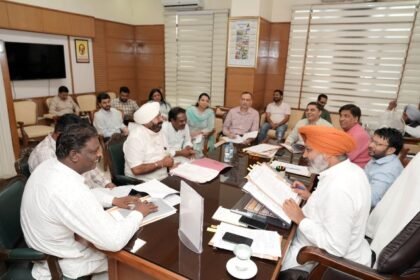 मुलाजिम यूनियनों के साथ हुई बैठक में मुद्दों पर हुआ विचार-विमर्श