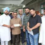 सुक्खू को युवा कांग्रेस नेताओं का 1,11,111 रुपये का अनुदान