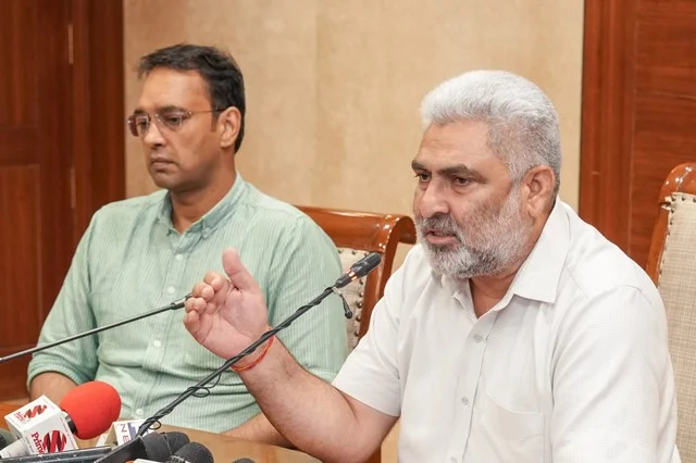 हाईवे को सजाने के लिए फूलदार पौधों का विशेष प्रोजेक्ट