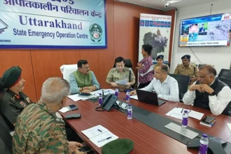 उत्तराखंड आपातकालीन केंद्र पहुँचे मुख्य सचिव, राहत कार्यों पर हुई चर्चा