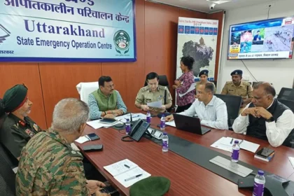 उत्तराखंड आपातकालीन केंद्र पहुँचे मुख्य सचिव, राहत कार्यों पर हुई चर्चा