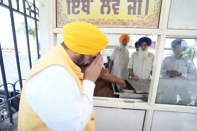 गुरुद्वारा फतेहगढ़ साहिब में सीएम मान ने की श्रद्धांजलि