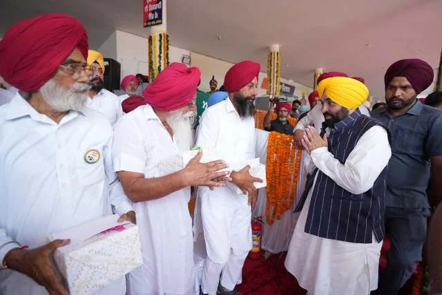 ध्वजारोहण के बाद सीएम मान ने देशवासियों को दी बधाई