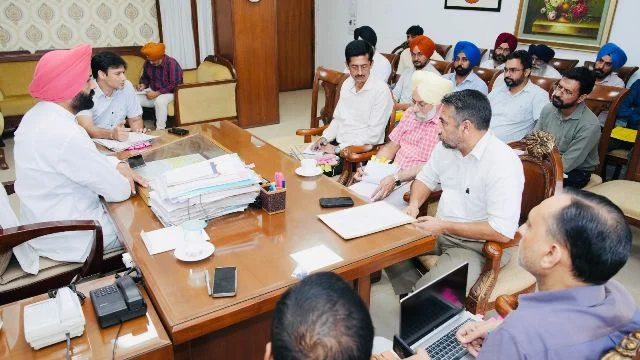 पंजाब रोडवेज कर्मचारियों की समस्याओं का समाधान निकालने को मंत्री भुल्लर ने की बैठक