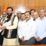 पदोन्नत आईएएस अधिकारियों ने सीएम से की मुलाकात