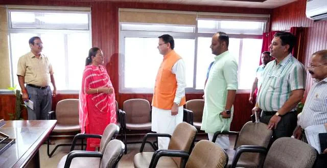 मुख्यमंत्री ने प्रशासनिक कार्यालयों की कार्यप्रणाली जानी