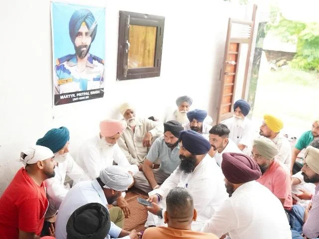 शहीद हुए प्रितपाल सिंह के परिवार से मिले बैंस