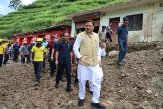 सीएम ने आपदा पीड़ितों से की मुलाकात