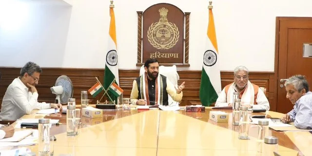 सैनी ने अधिकारियों को दिए 'लखपति दीदी' योजना को तेज करने के निर्देश