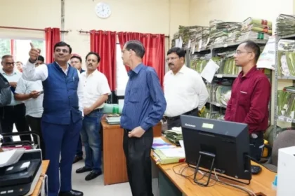 पुरानी फाइलों की छंटनी कराई जाए - CS