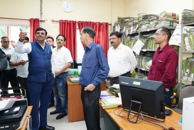 पुरानी फाइलों की छंटनी कराई जाए - CS