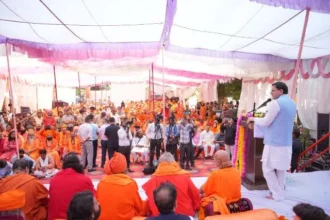 वैदिक मंत्रोच्चार के बीच सीएम धामी ने किया अभिषेक
