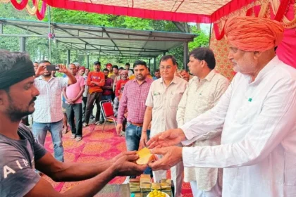 श्रमिकों का राष्ट्र निर्माण में बड़ा योगदान: कृषि एवं किसान कल्याण मंत्री