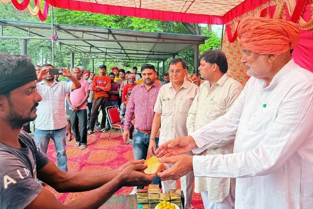 श्रमिकों का राष्ट्र निर्माण में बड़ा योगदान: कृषि एवं किसान कल्याण मंत्री