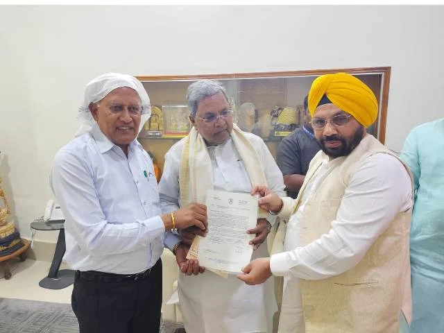 पंजाब सरकार ने आनंदपुर साहिब में होने वाले 350वें शहीदी समारोह का आमंत्रण सौंपा