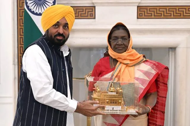मान ने राष्ट्रपति से की मुलाकात, श्री आनंदपुर साहिब कार्यक्रम में शामिल होने का आग्रह