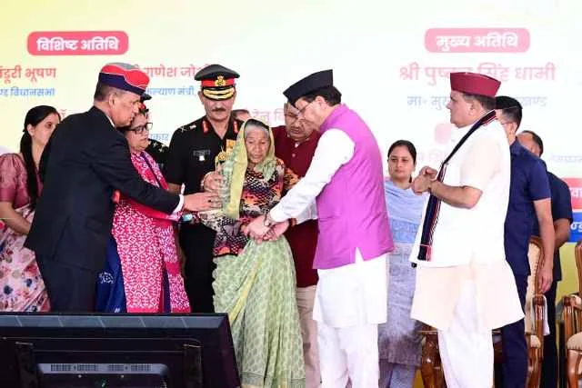 लैंसडाउन में आयोजित शहीद सम्मान समारोह में पहुंचे मुख्यमंत्री धामी