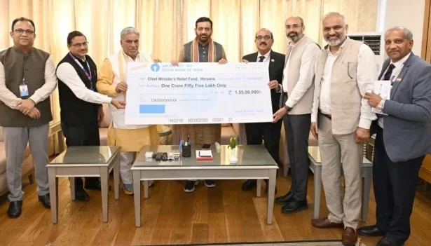 सीएम राहत कोष को एसबीआई का बड़ा सहयोग, 1.55 करोड़ दान