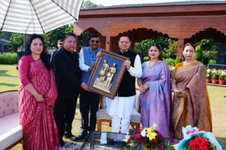 AOC सम्मेलन के संदर्भ में सीएम धामी ने IAS अधिकारियों संग की चर्चा