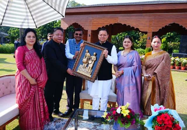 AOC सम्मेलन के संदर्भ में सीएम धामी ने IAS अधिकारियों संग की चर्चा