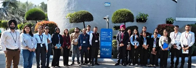 इन्फोसिस चंडीगढ़ में छात्रों को नई तकनीकों और शोध गतिविधियों की जानकारी