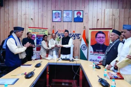 उत्तराखंड के राजनीतिक विकास पर आधारित महत्वपूर्ण पुस्तक का मुख्यमंत्री ने किया शुभारंभ