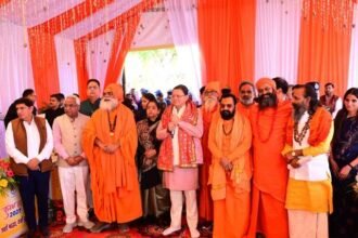 कुंभ 2027 के भव्य आयोजन को लेकर सीएम धामी की 13 अखाड़ों के संतों से चर्चा