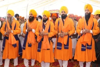 कुरुक्षेत्र आयोजन: मुख्यमंत्री सैनी ने उठाई श्री गुरु ग्रंथ साहिब की पालकी