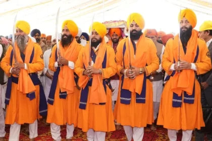 कुरुक्षेत्र आयोजन: मुख्यमंत्री सैनी ने उठाई श्री गुरु ग्रंथ साहिब की पालकी