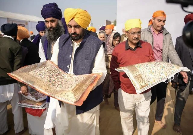 पंजाब की उन्नति हेतु अरदास: सीएम मान और अरविंद केजरीवाल संगत में हुए शामिल