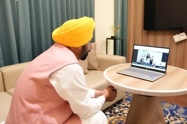 महिला विश्व कप विजेताओं से वीडियो कॉन्फ्रेंसिंग पर मुख्यमंत्रा की बातचीत