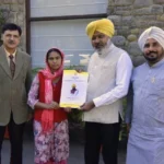 वित्त विभाग में नई क्लर्क हैपी कौर को चीमा ने सौंपा नियुक्ति पत्र