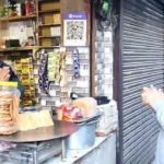 स्थानीय चाय विक्रेता की दुकान पर पहुंचे सीएम धामी, चखी चाय