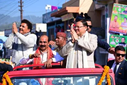 अल्मोड़ा में शिविर के दौरान सीएम धामी ने सुनीं जन समस्याएँ