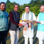 मुख्यमंत्री आवास में विधायक जीना की मुलाकात, सांस्कृतिक विरासत के प्रतीक भेंट किए