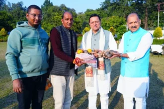 मुख्यमंत्री आवास में विधायक जीना की मुलाकात, सांस्कृतिक विरासत के प्रतीक भेंट किए